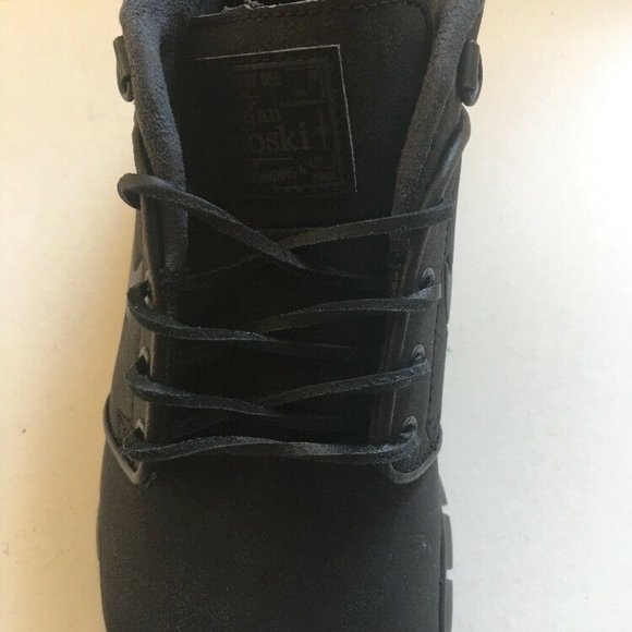 Athletic_Shoes